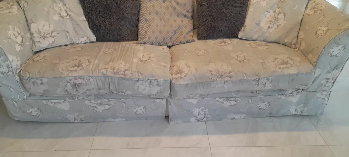 Couch 4 seater - Image 3