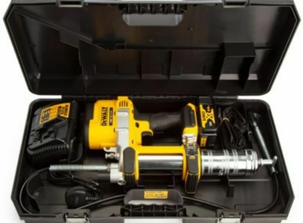 Dewalt DCGG571M1 18V XR li-ion Grease Gun & 4ah - Image 1