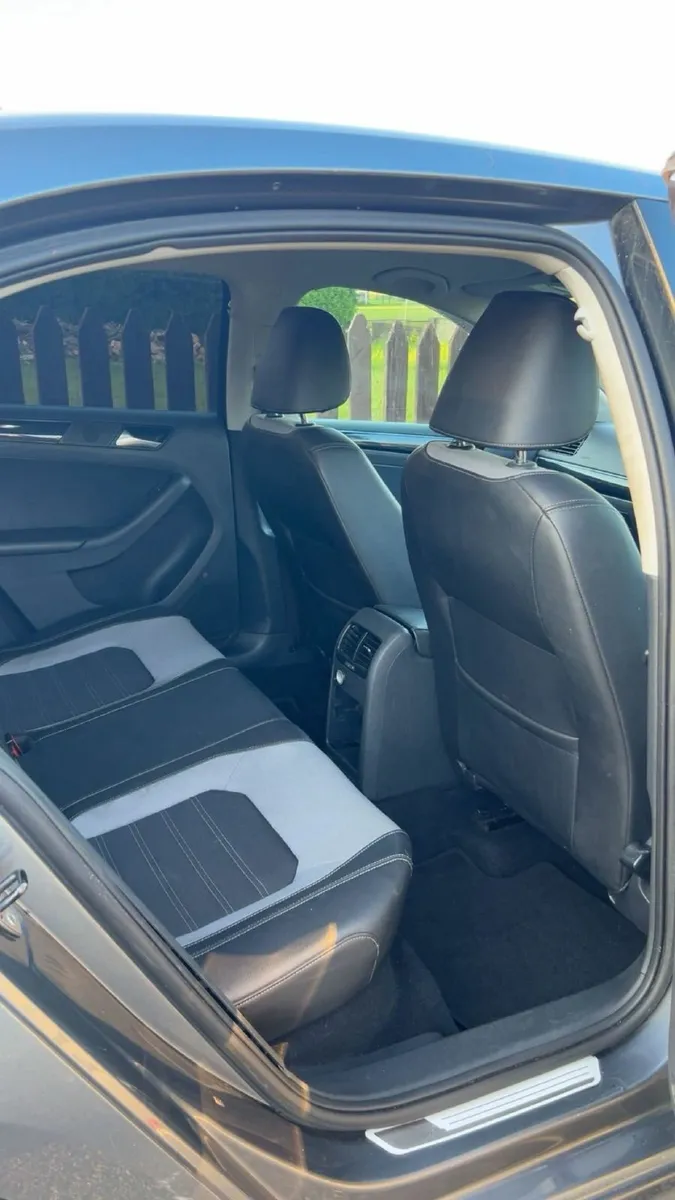 Volkswagen Jetta 2013 - Image 3
