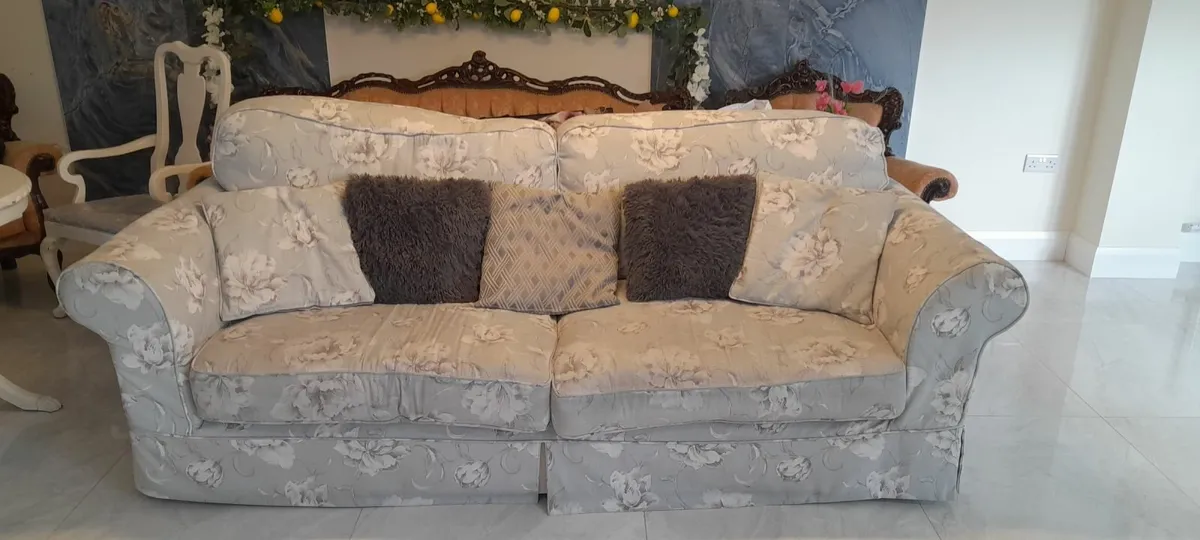 Couch 4 seater - Image 1