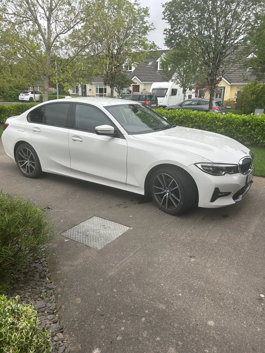 BMW 3-Series 2019 - Image 1