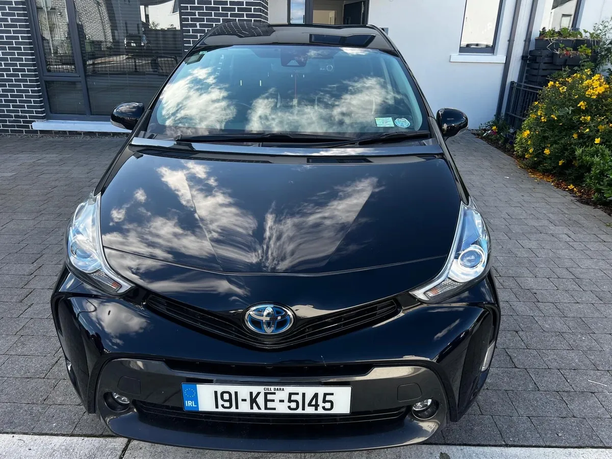 Black Toyota Prius plus - Image 1