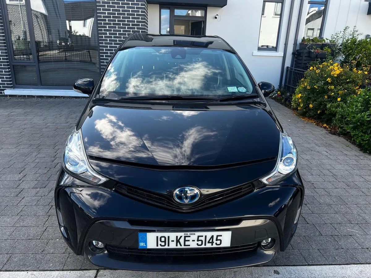 Black Toyota Prius plus - Image 3