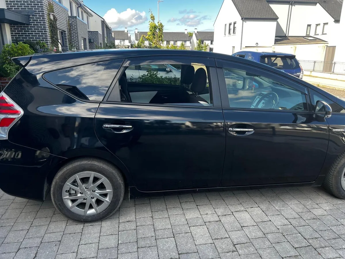 Black Toyota Prius plus - Image 4