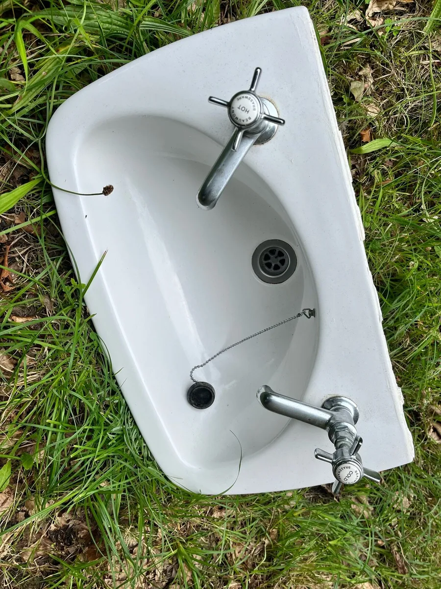 Bathroom hand basin - Image 1