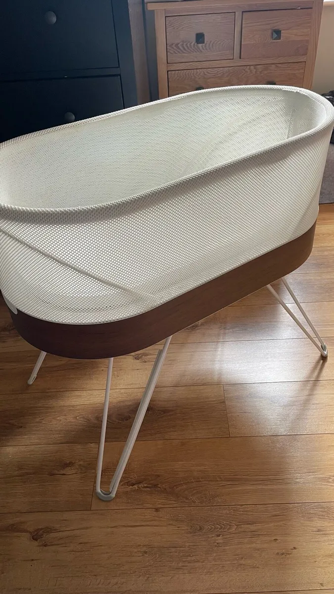 SNOO smart sleeper bassinet - Image 1