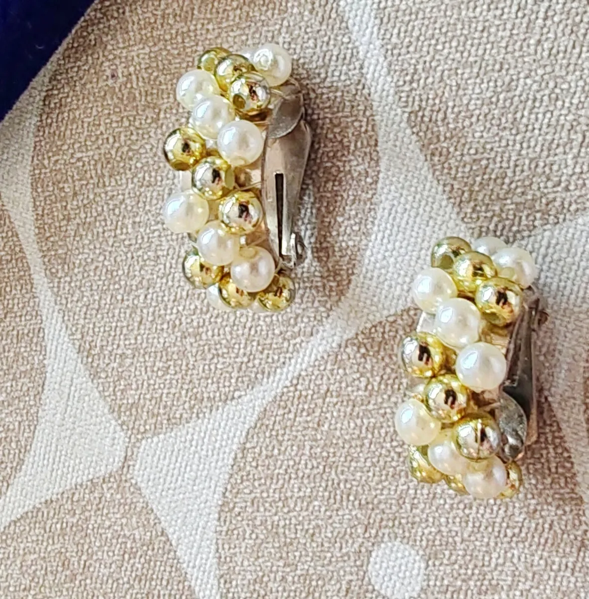 Retro clip on pearl earrings - Image 1