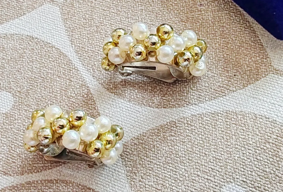 Retro clip on pearl earrings - Image 2