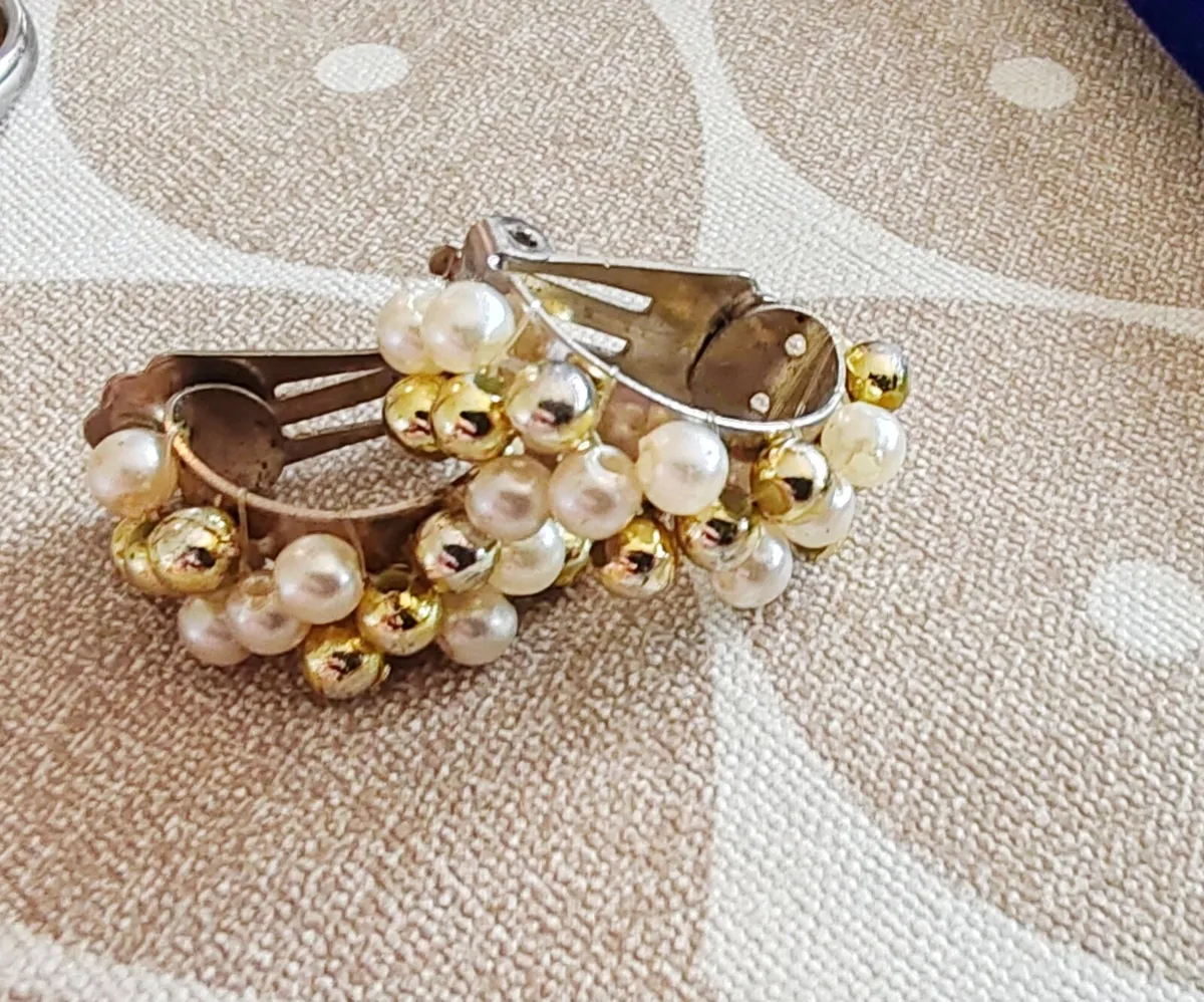 Retro clip on pearl earrings - Image 3
