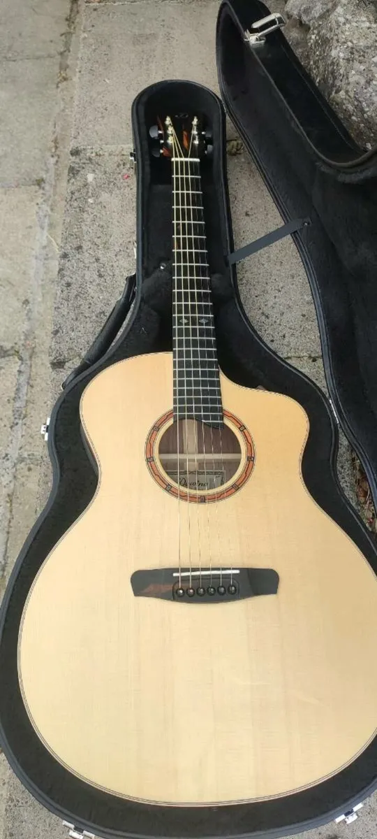 Dowina acoustic guitar - Image 4