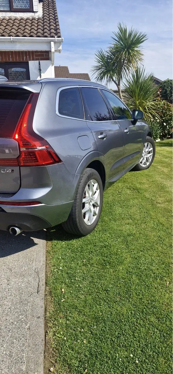 2018 Volvo XC60 - Image 2