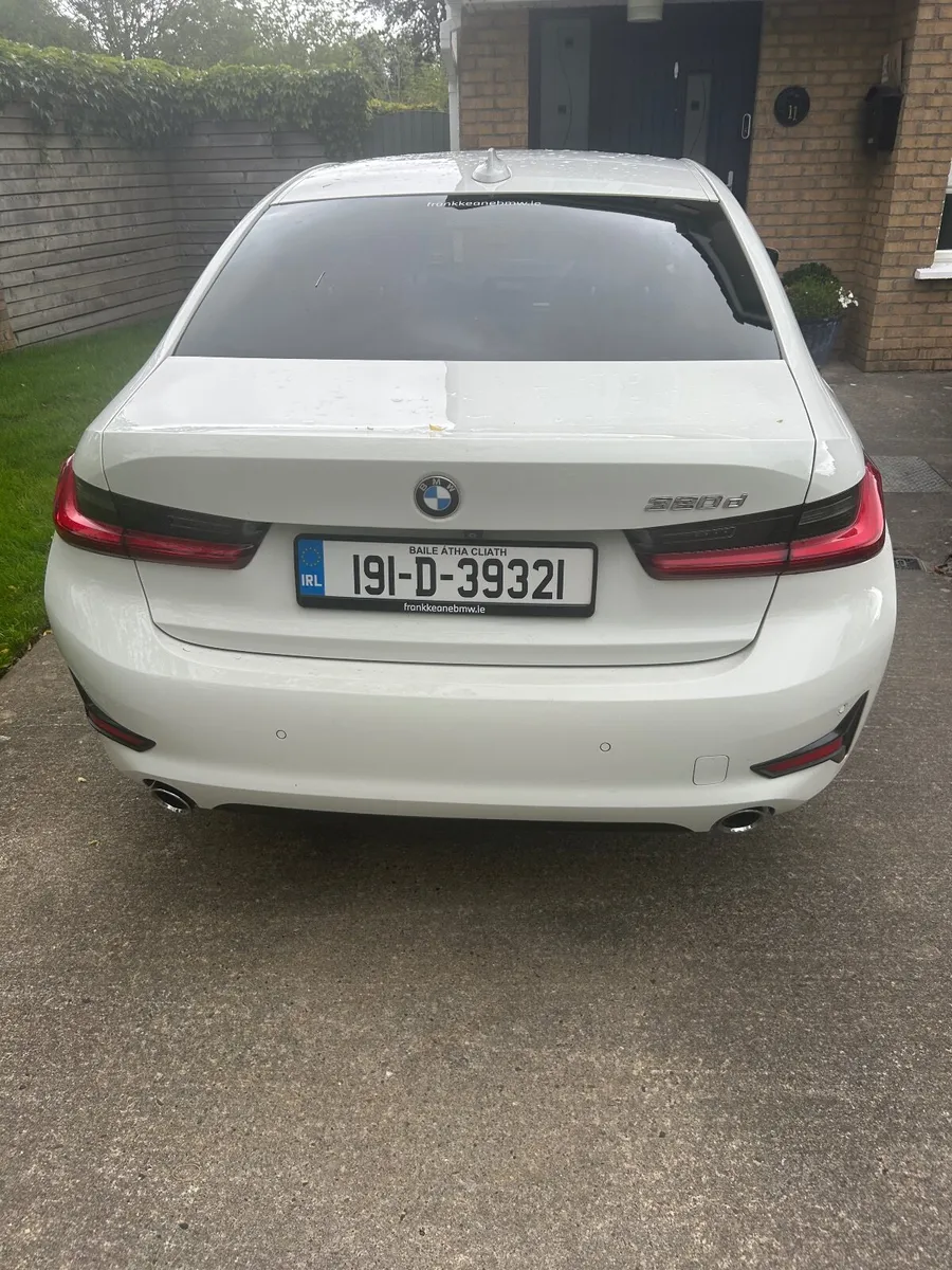 BMW 3-Series 2019 - Image 2