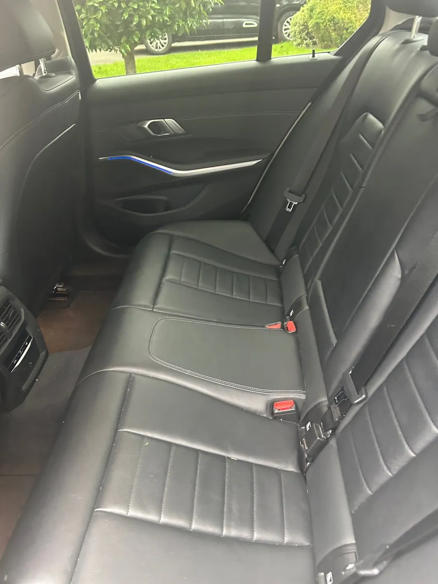 BMW 3-Series 2019 - Image 4