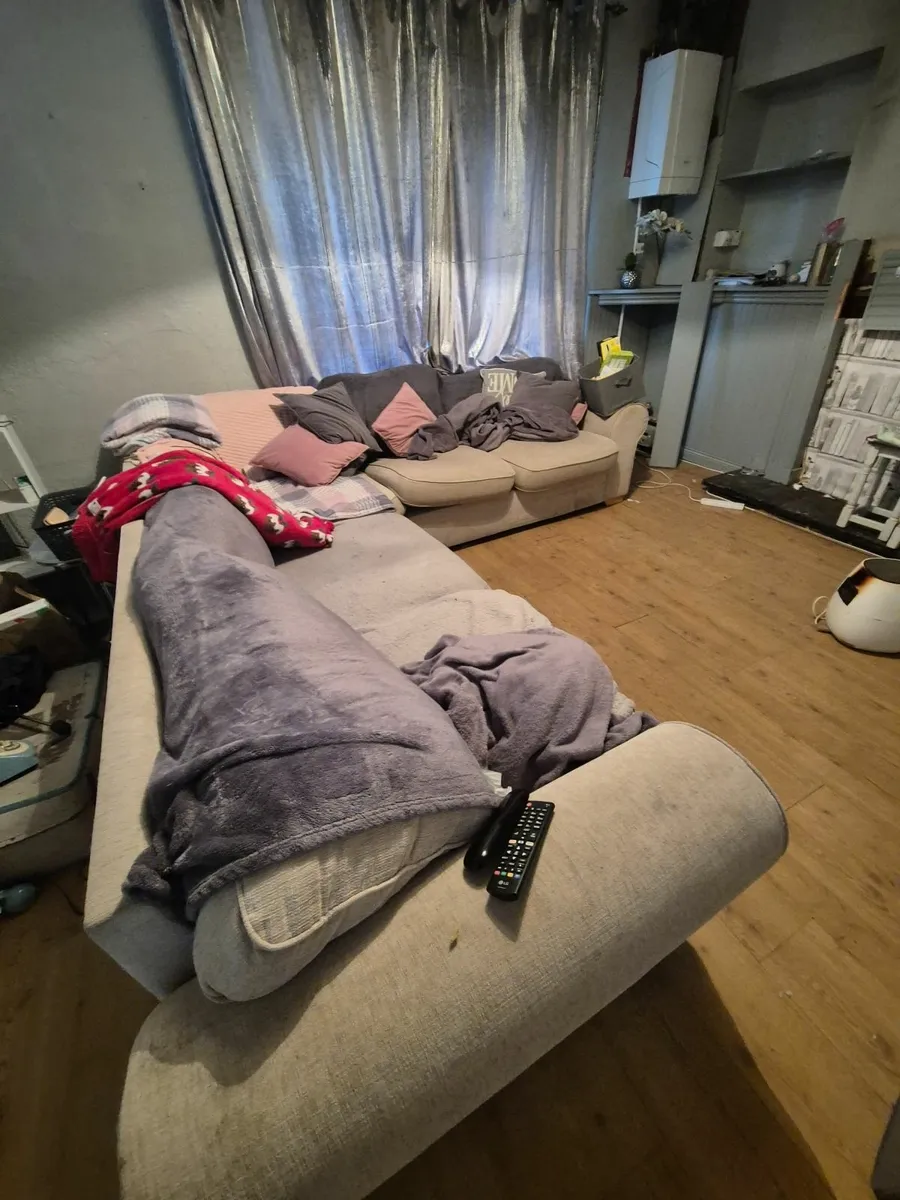 Coner couch - Image 1