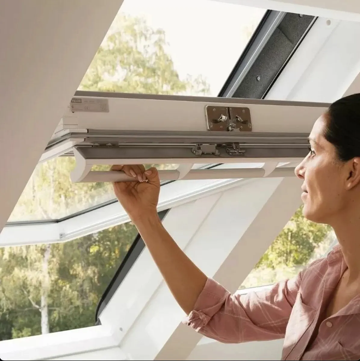 Velux Centre Pivot Roof Window GGL SK06 - Image 3