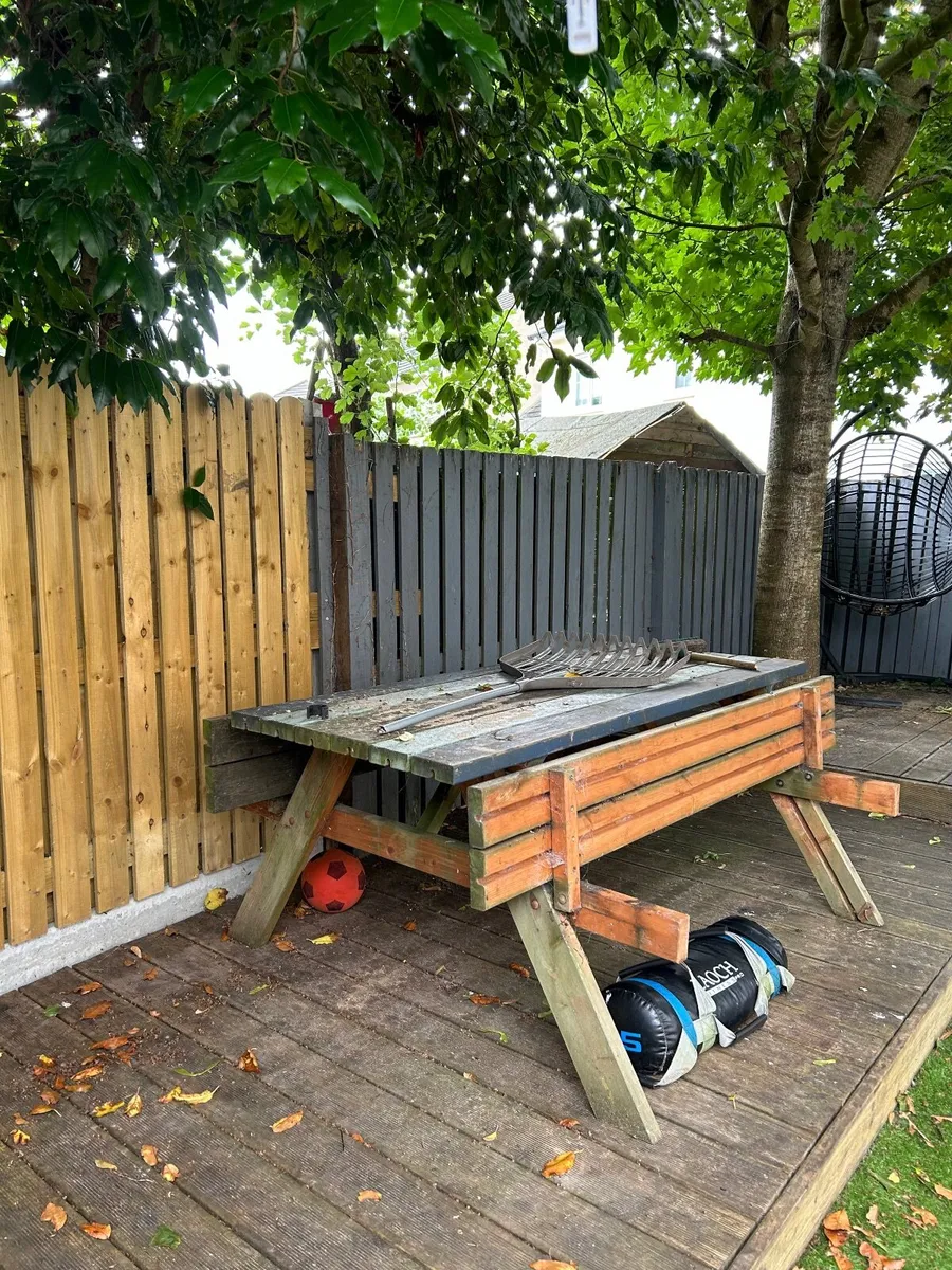 Picnic table - Image 1