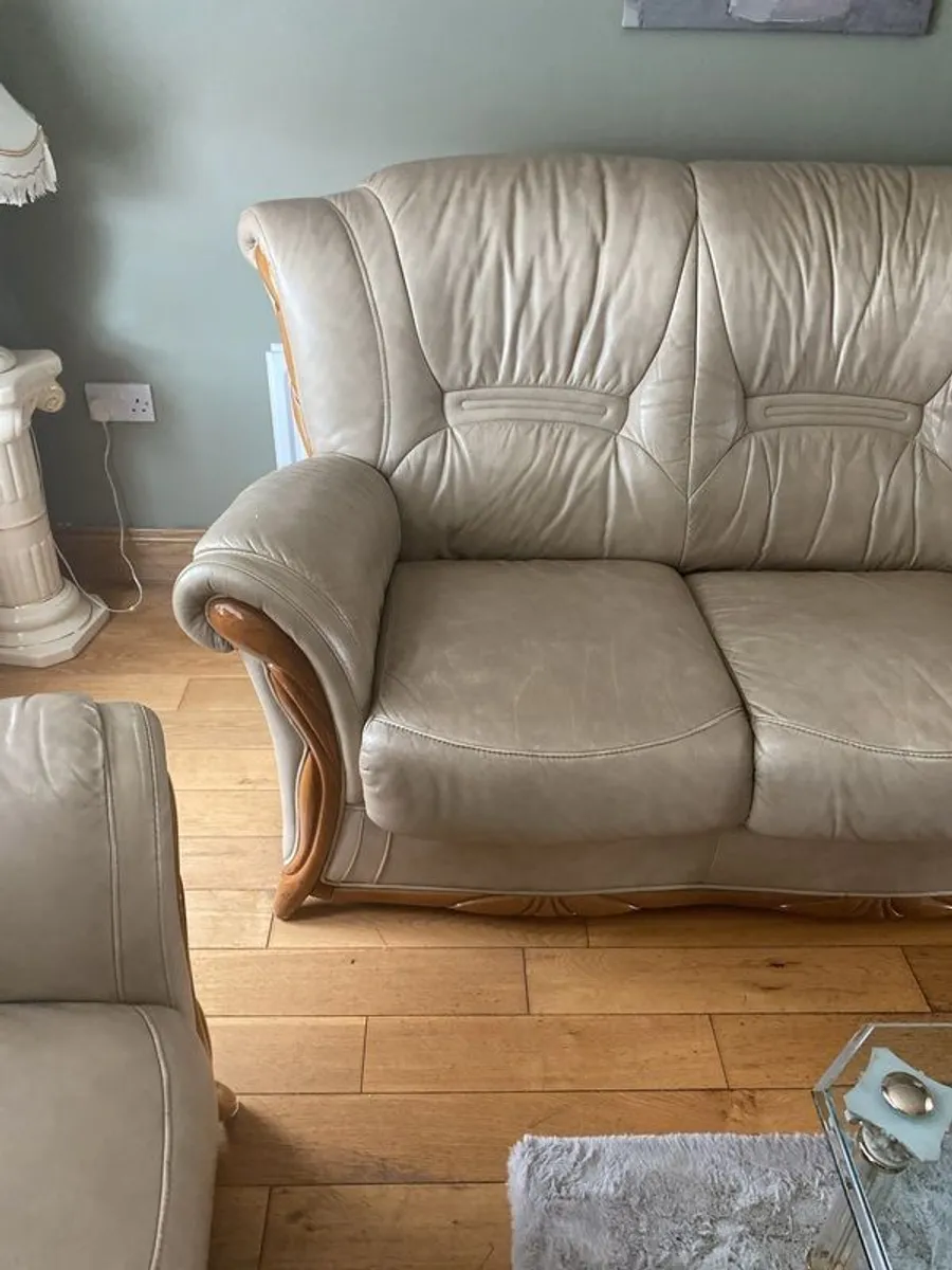 Italian leather 3/1/1 suite - Image 3