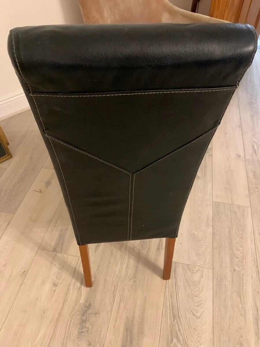 Table & chairs - Image 2