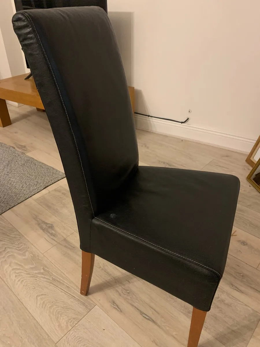 Table & chairs - Image 3