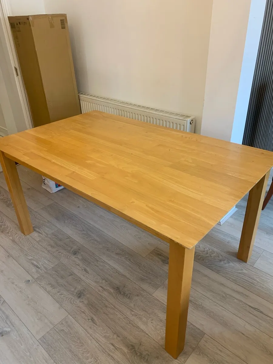 Table & chairs - Image 1