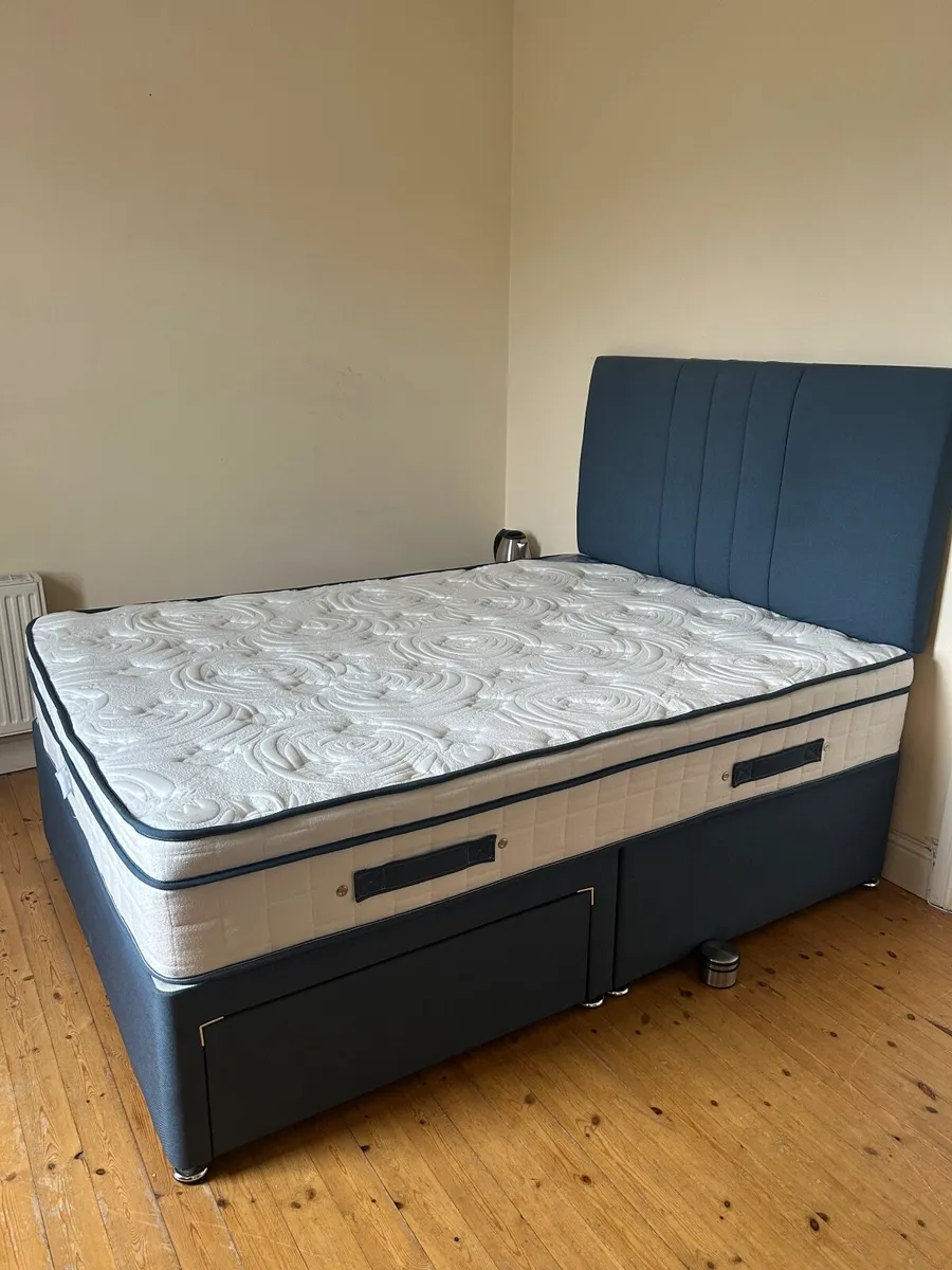 Bed frame and mattress - Image 4