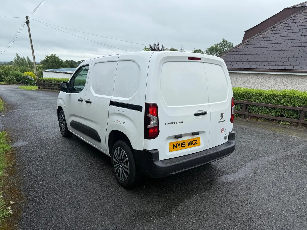 2019 Peugeot Partner HDI Professional NO VAT - Image 4