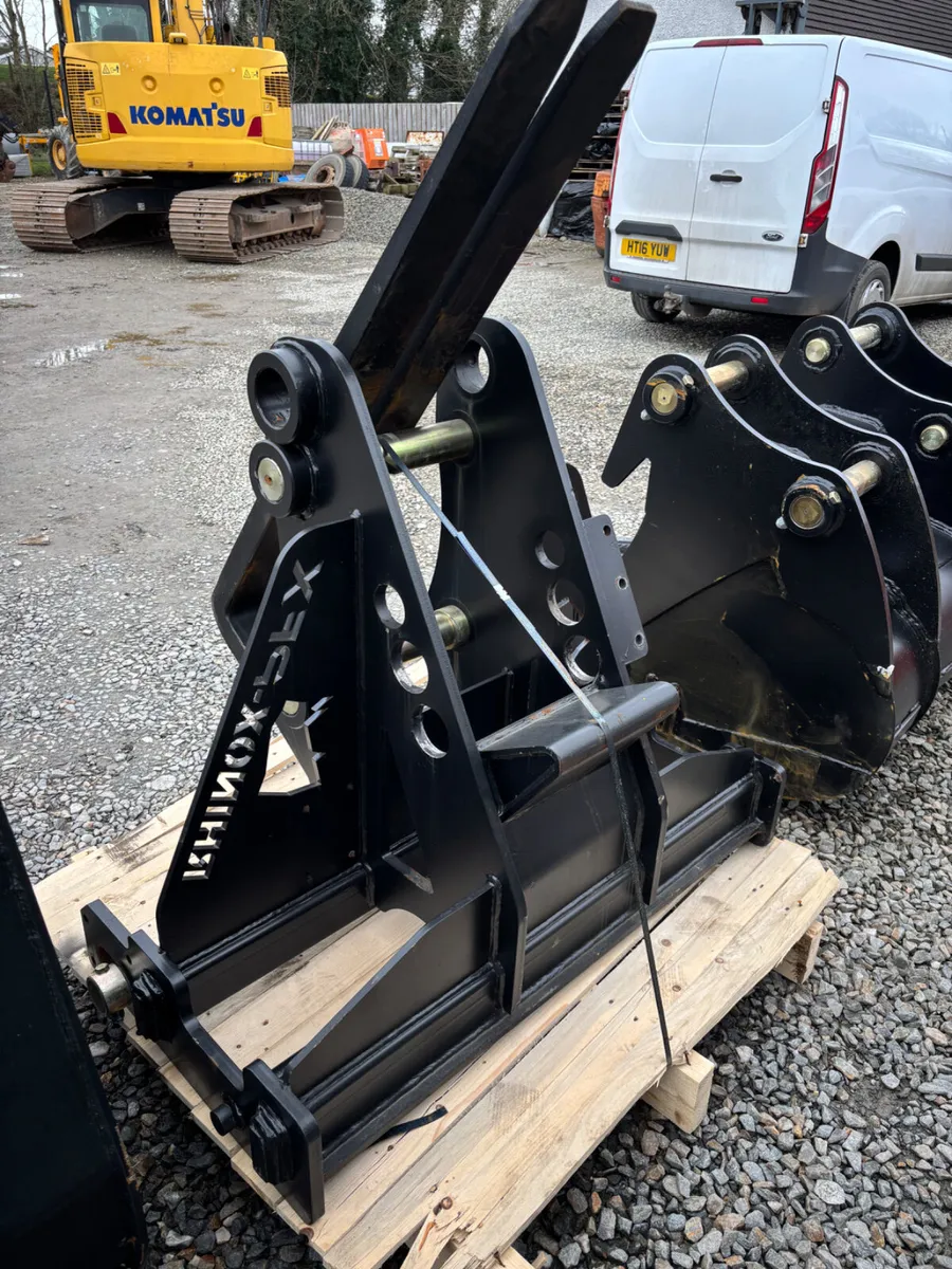 New/Unused Rhinox Pallet Forks - Image 3