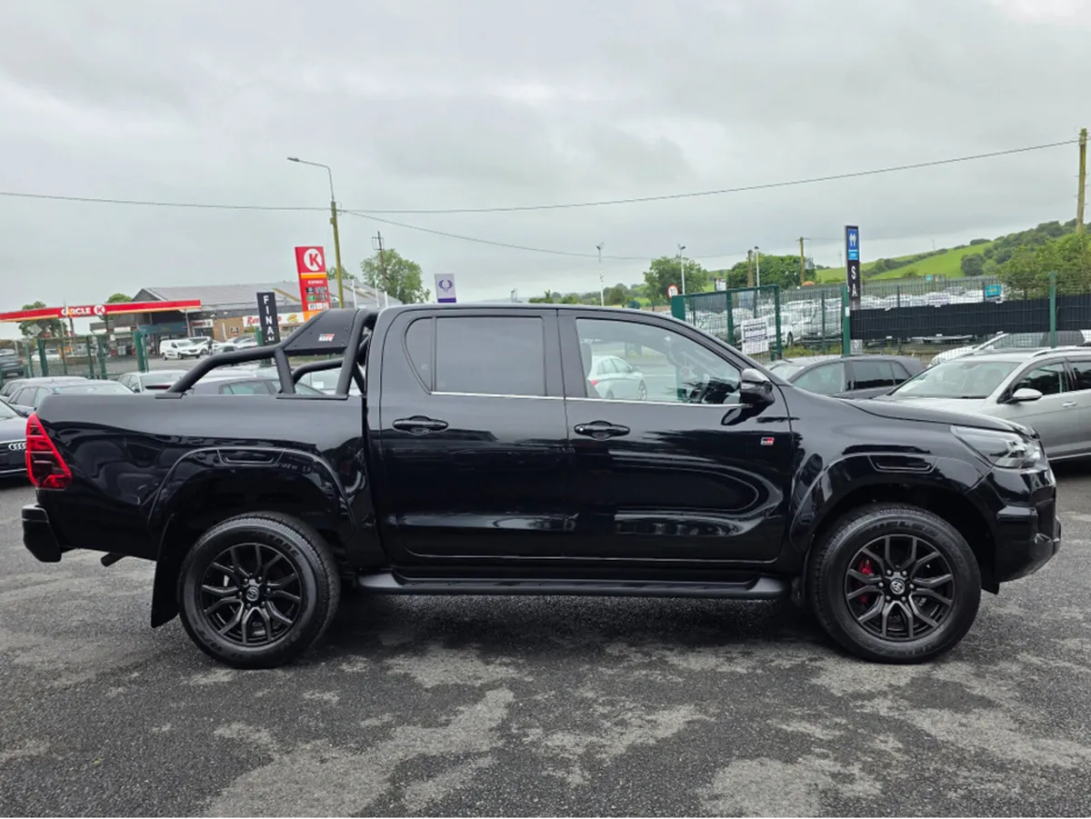 Toyota Hilux 2.4D GR EDITION  360 REV CAMERA 4X4 H - Image 4