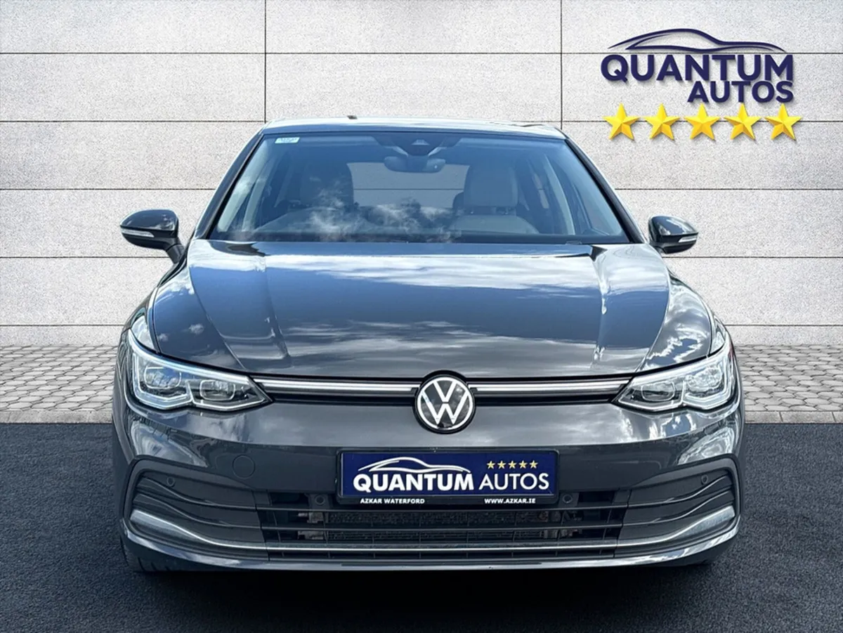 Volkswagen Golf 2023 STYLE AUTOMATIC  1.4 TSI PLUG - Image 2