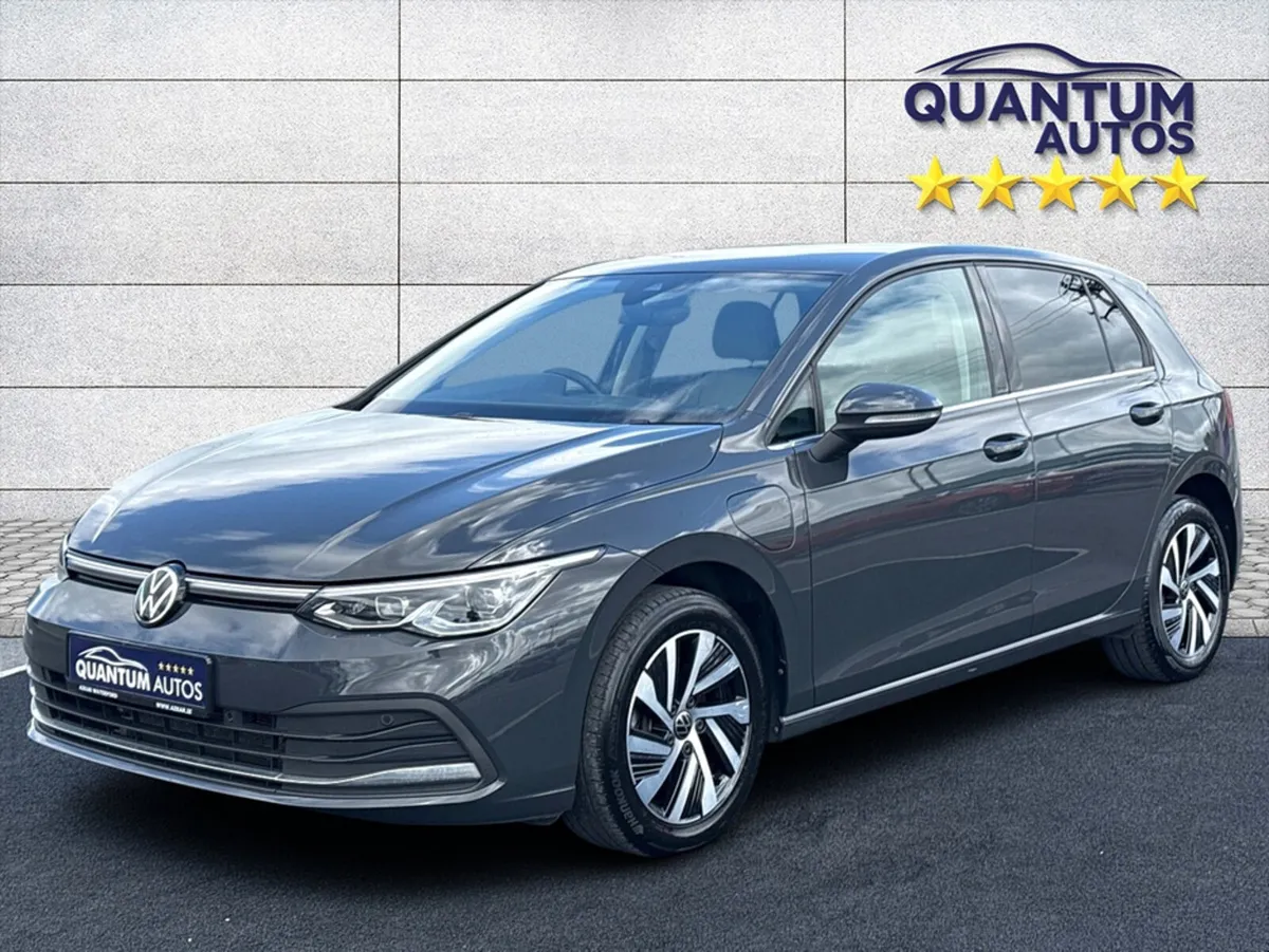 Volkswagen Golf 2023 STYLE AUTOMATIC  1.4 TSI PLUG - Image 3