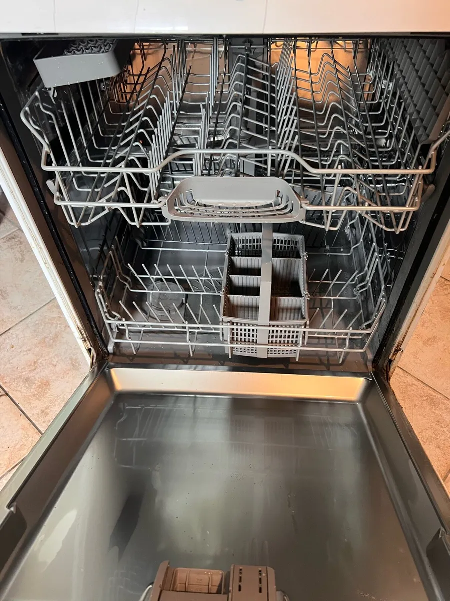 Dishwasher for sale - Image 2