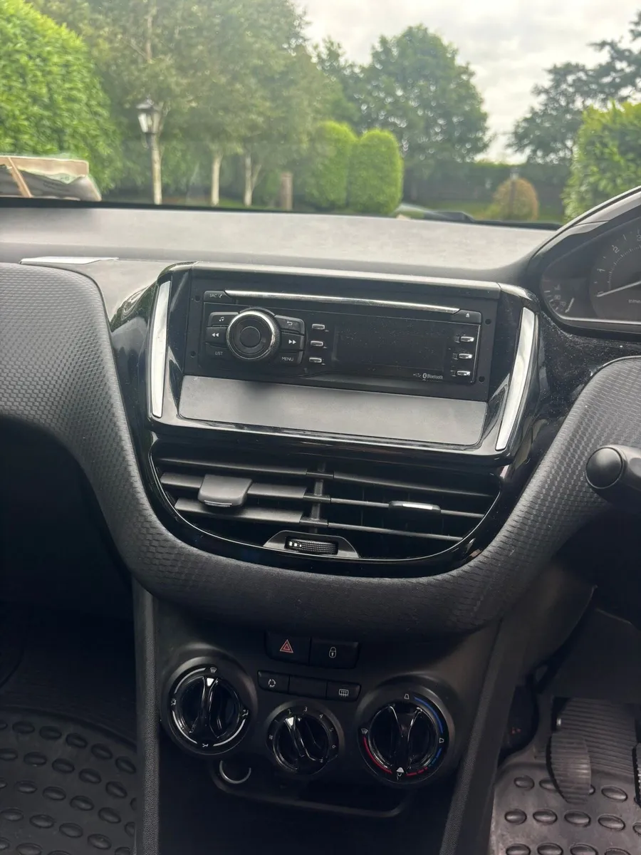 Peugeot 208 - Image 4