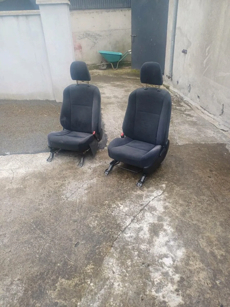 (Clean seats) 2015 landcruiser