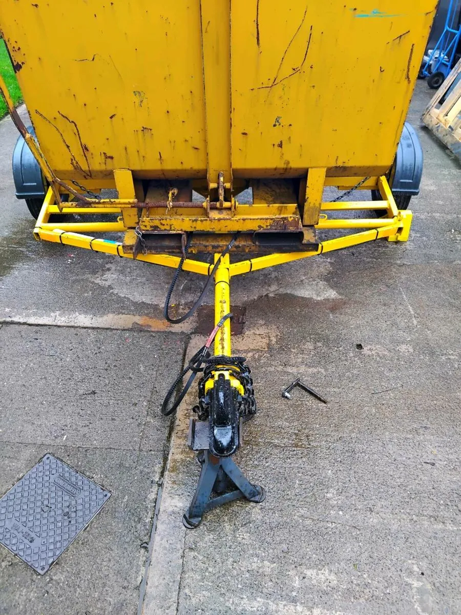 Mobile skip - Image 1