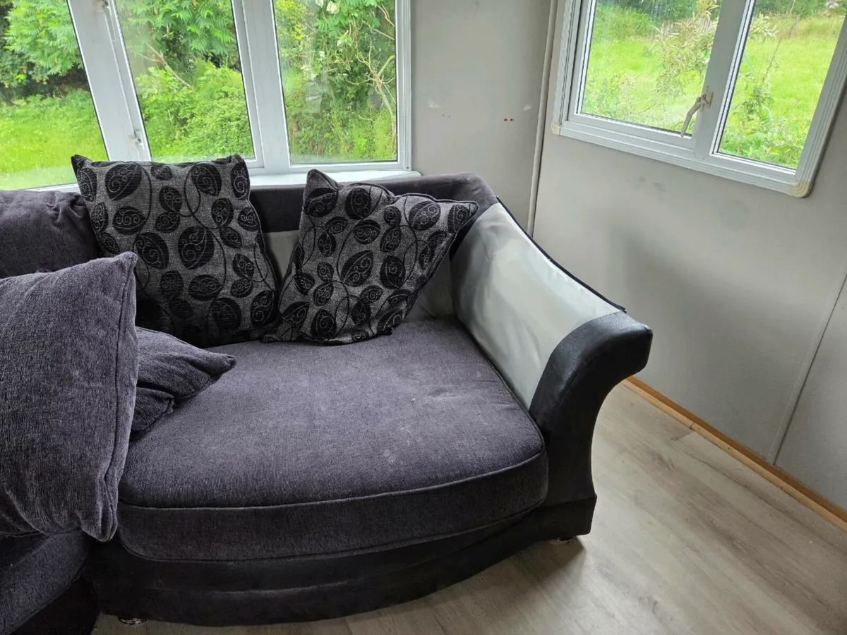 Couch - Image 2