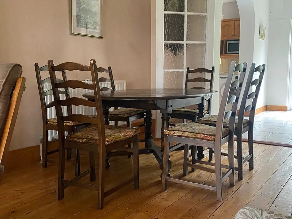 Ercol table and six chairs - Image 1