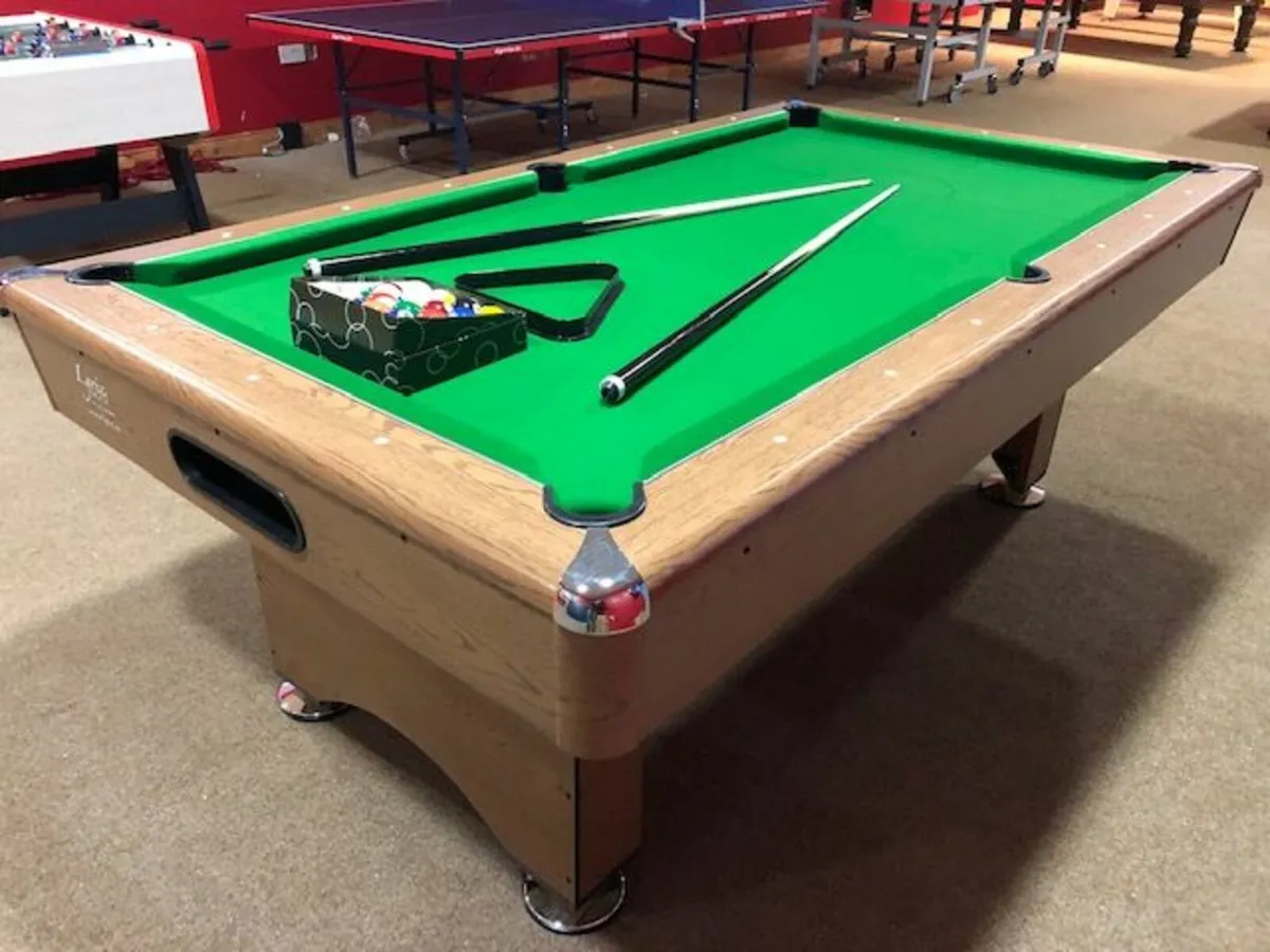 Pool table - Image 1
