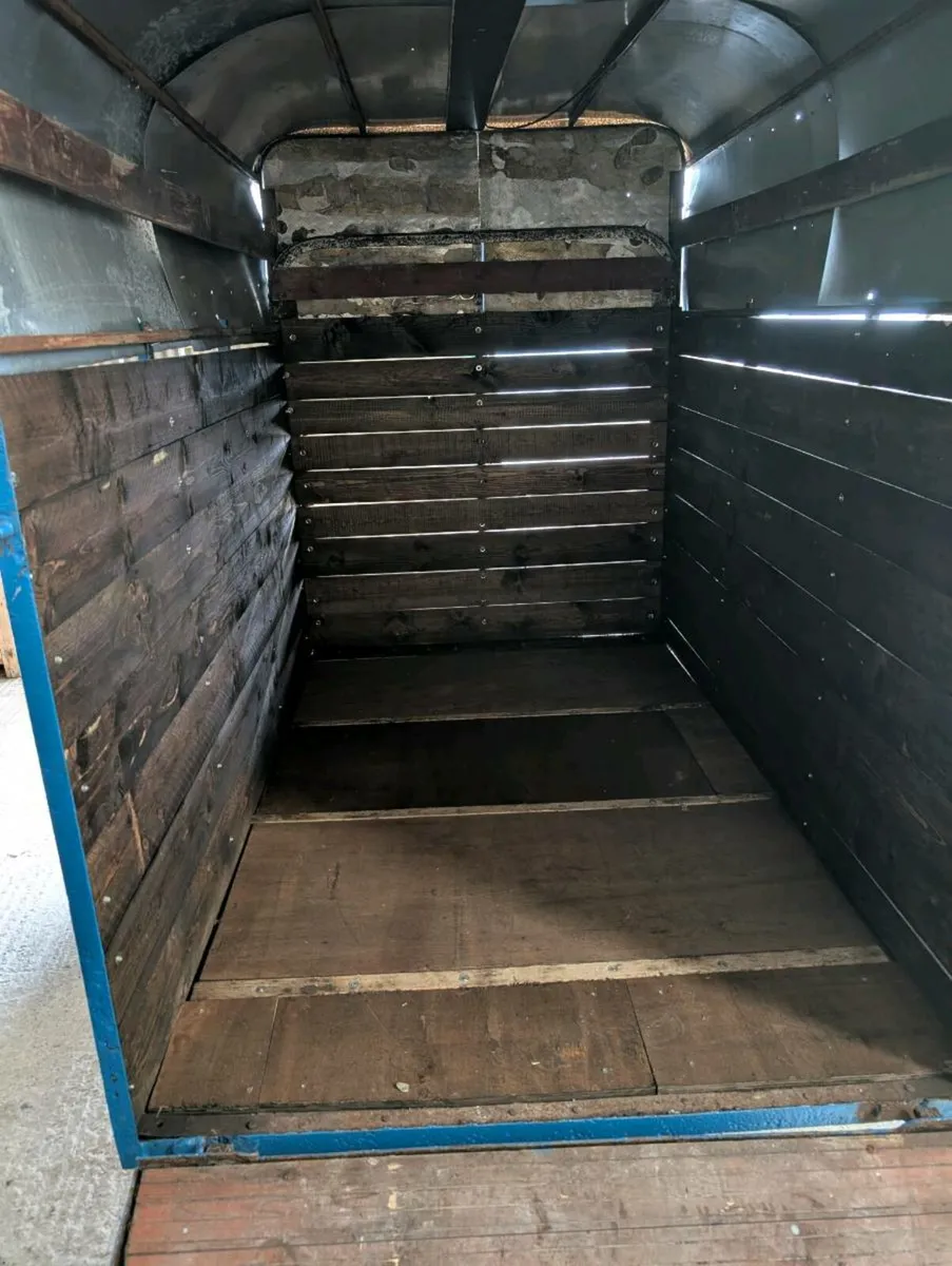 Cattle trailer 8 x 4 - Image 1