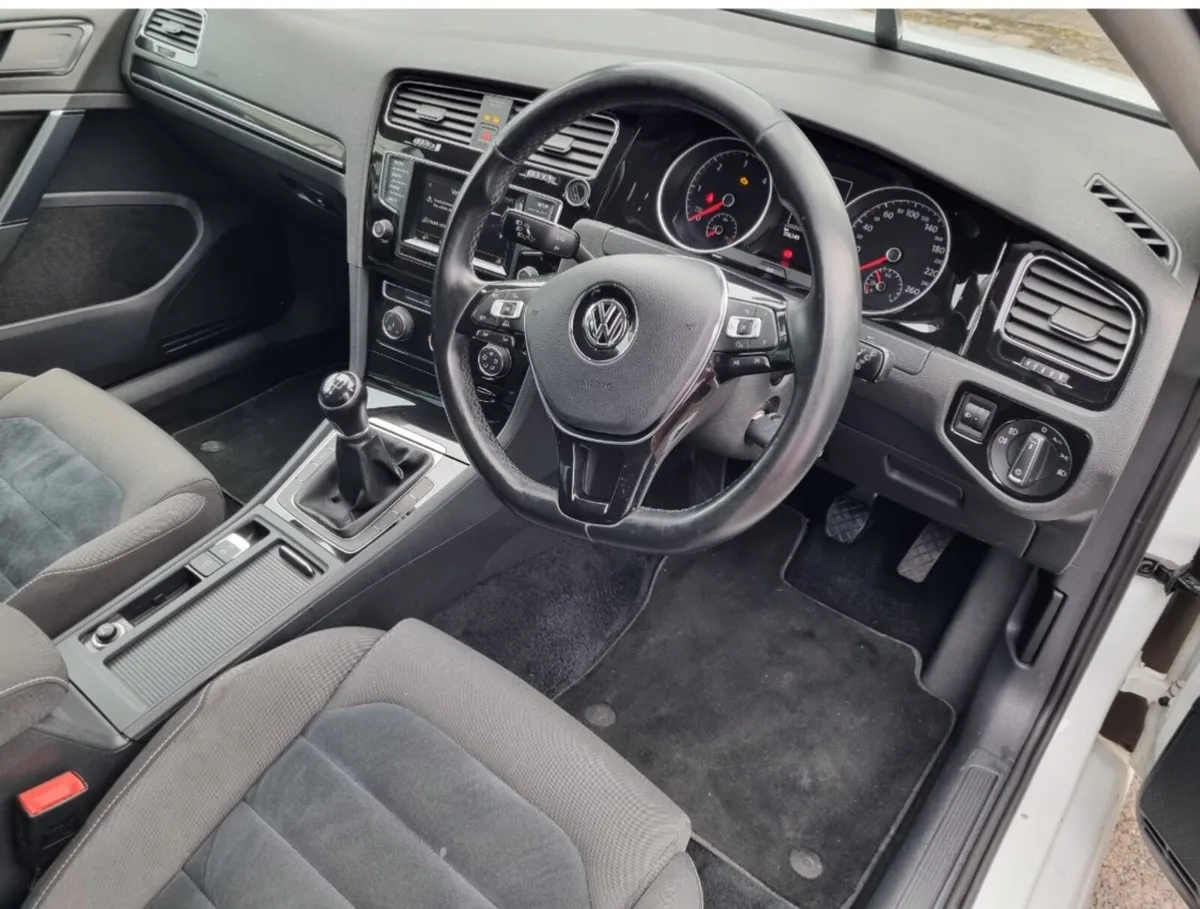 Volkswagen Golf 2014 - Image 2