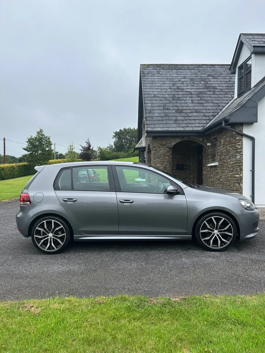 Volkswagen Golf 2011 - Image 1