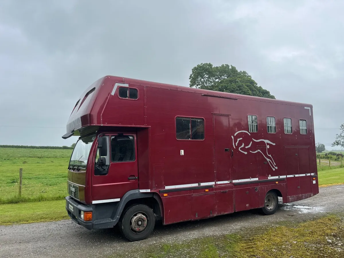 Horse lorry - Image 1