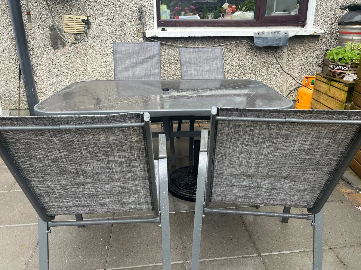 Outdoor table & Chairs - Image 4