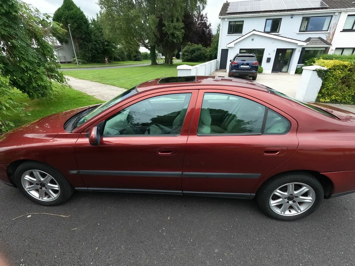 Volvo S60 2001 - Image 2