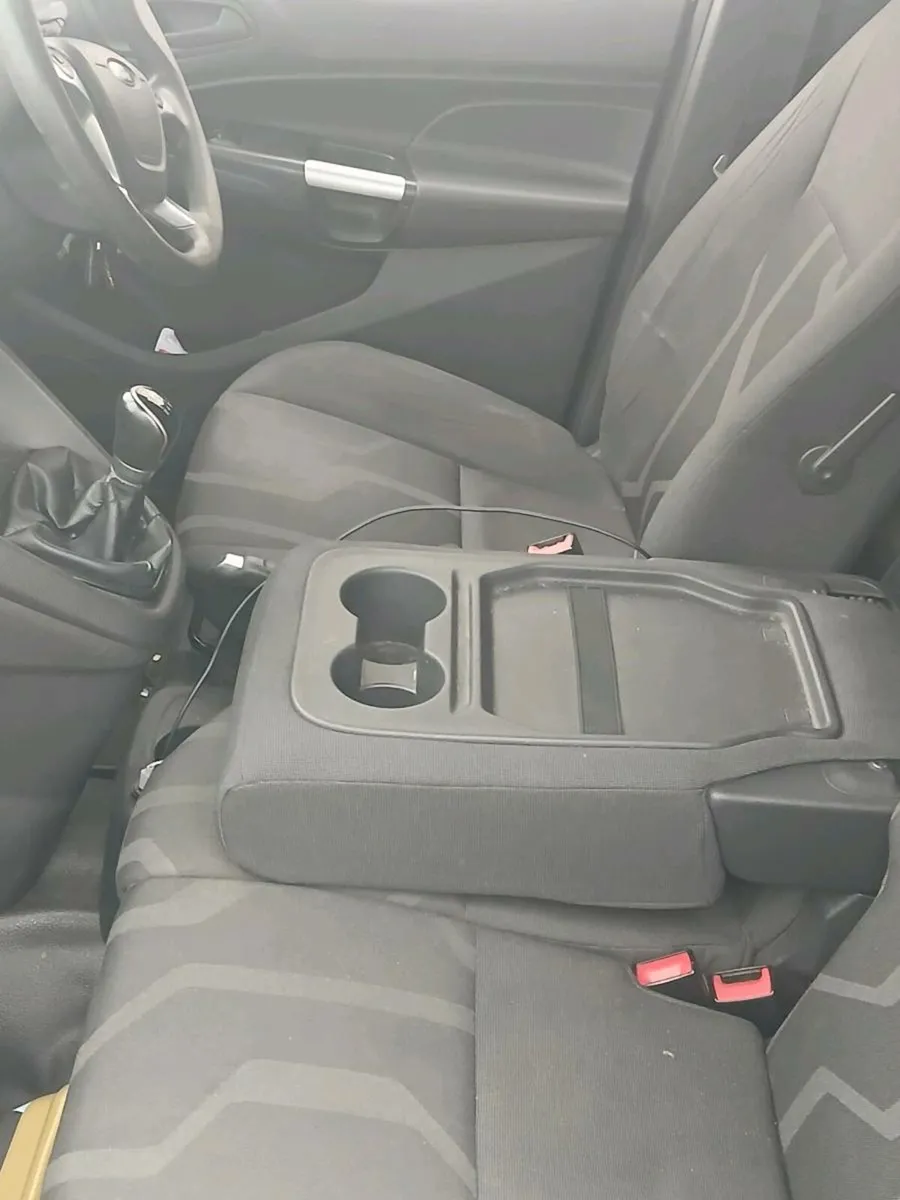 2015 ford connect 3 seats. Trend - Image 3