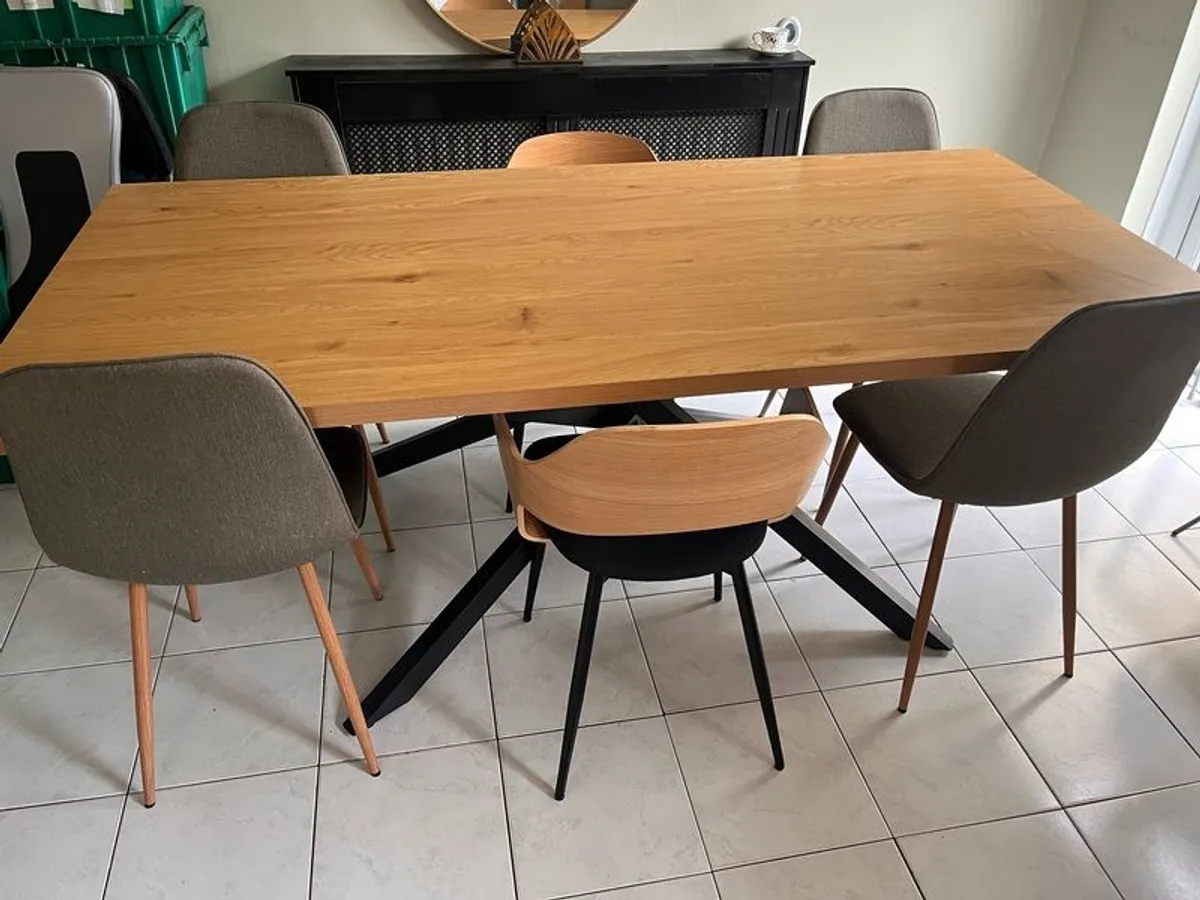table and chairs - Image 1