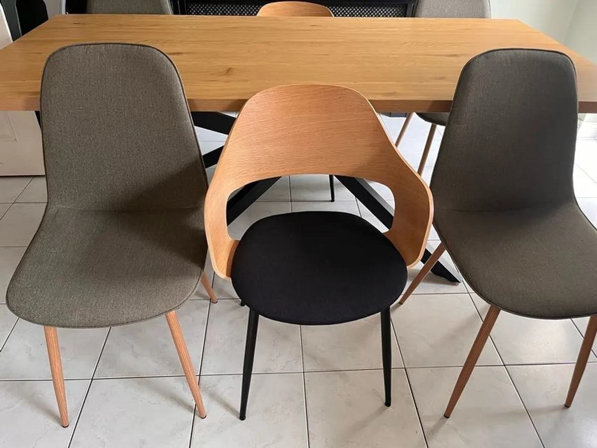 table and chairs - Image 4