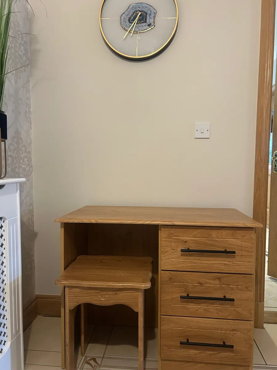 Desk - Image 2