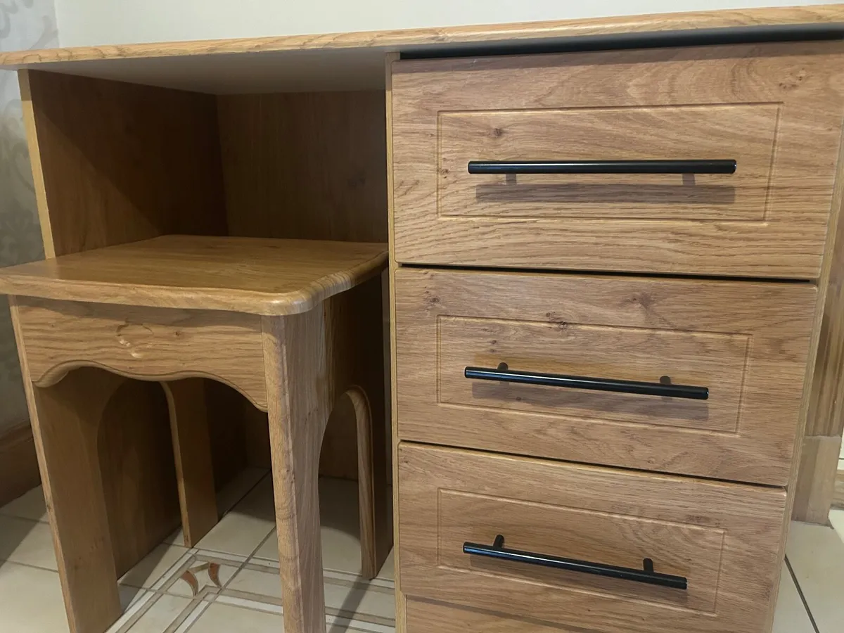 Desk - Image 3