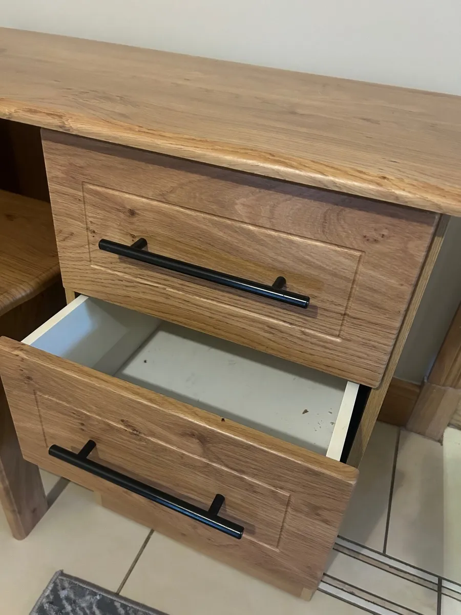 Desk - Image 4