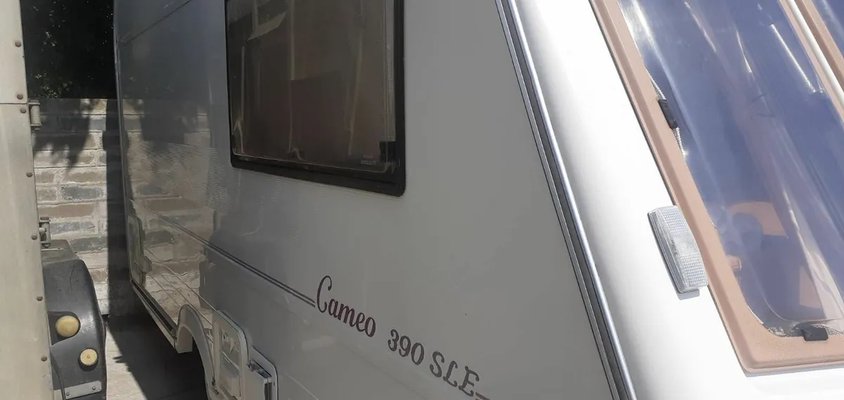 2000 BEssaacarr cameo 390 sle FOR SALE - Image 2